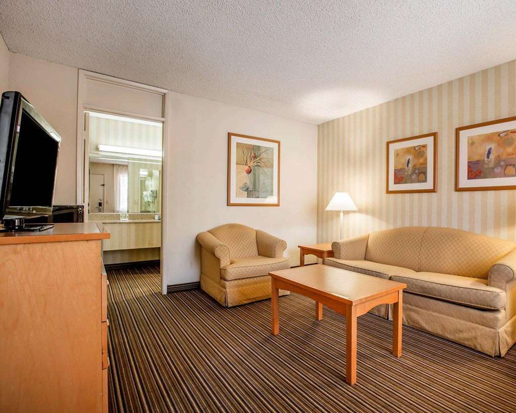 Travelodge By Wyndham Palm Springs Room photo
